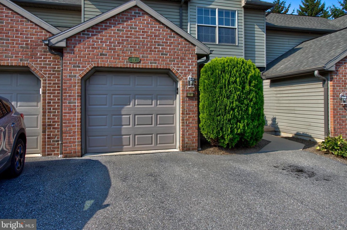 19 River Bend Park, Lancaster, PA 17602-1274