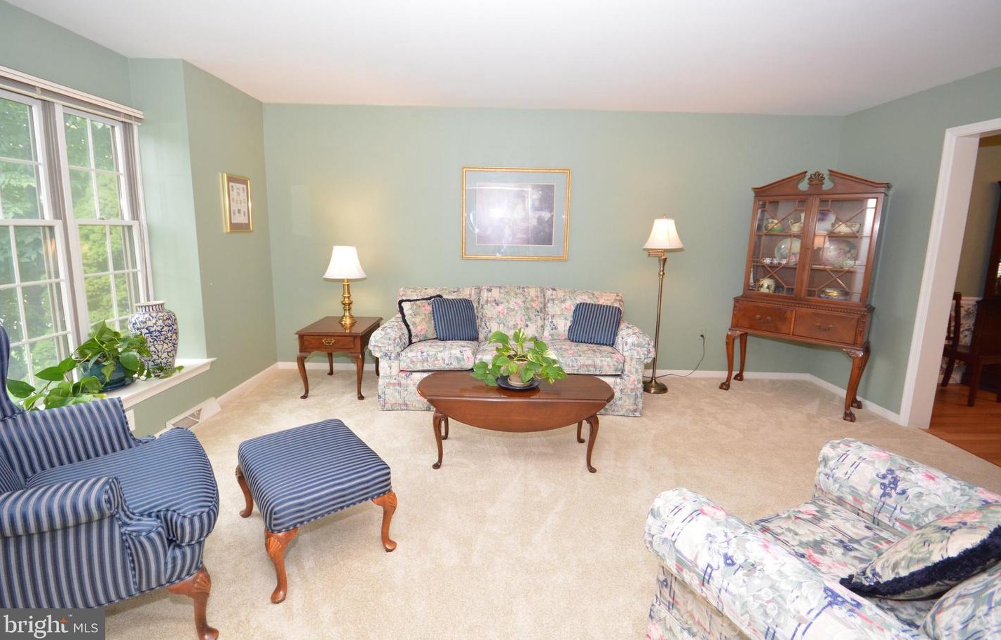 8 Westview Dr, Akron, PA 17501