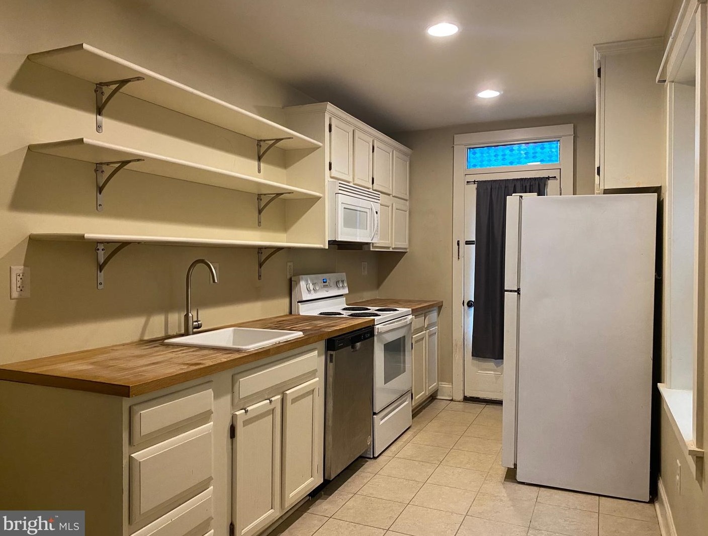 225 Madison St, Lancaster, PA 17602-2338