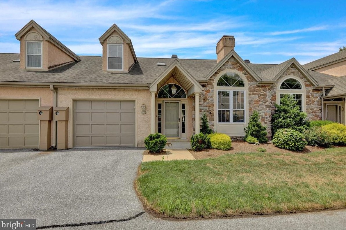 144 Greenview Dr, Lancaster, PA 17601-1010