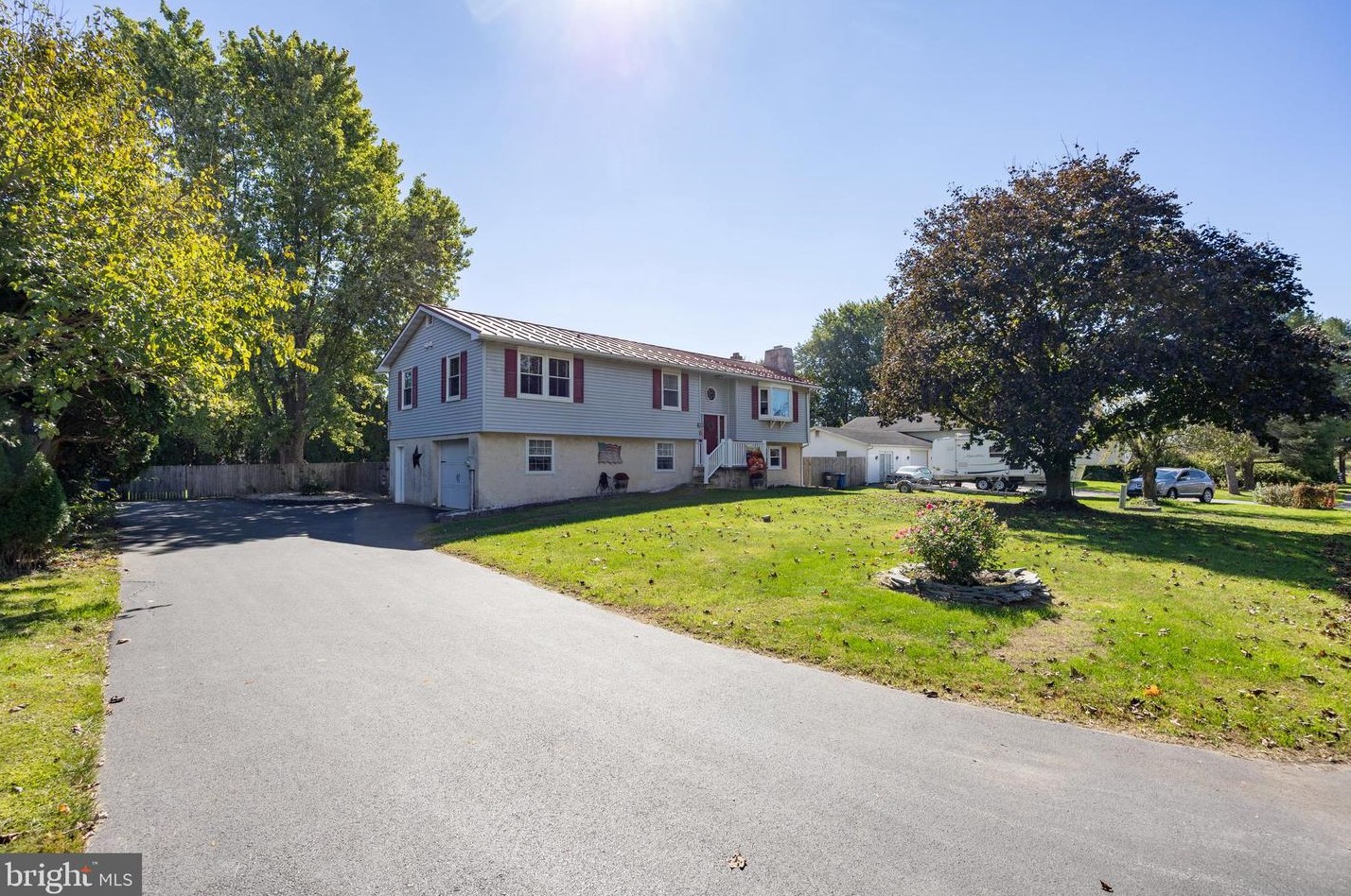 6 Parker Dr, Bartville, PA 17509