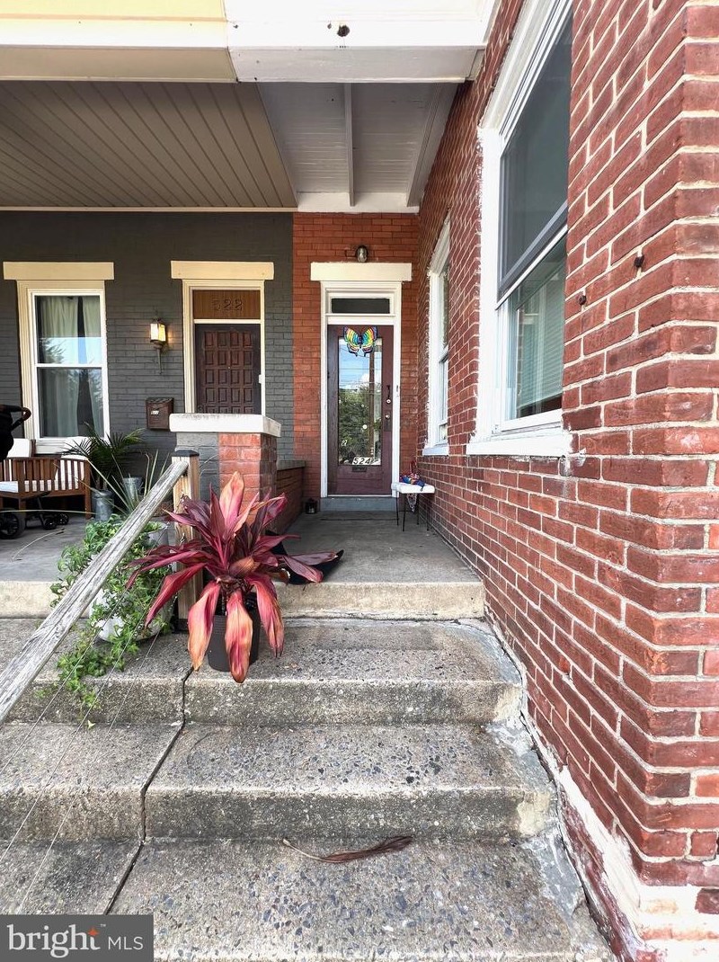 524 Plum St, Lancaster PA  17602-2325 exterior