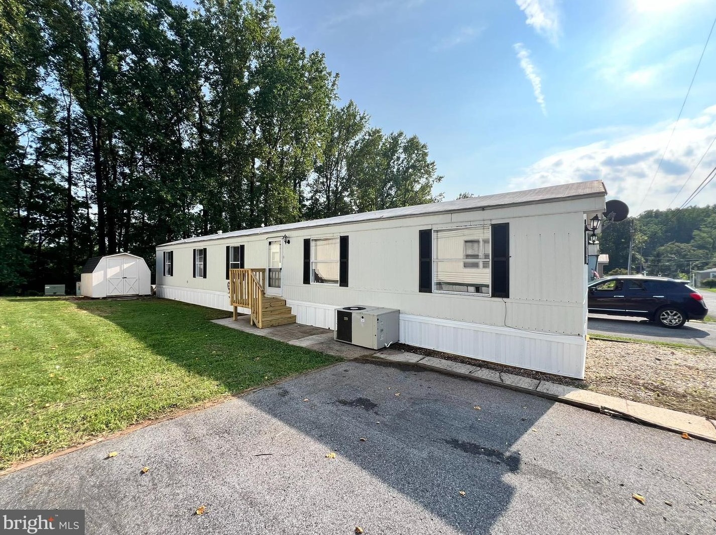 11 Pine Dr, Swartzville, PA 17569