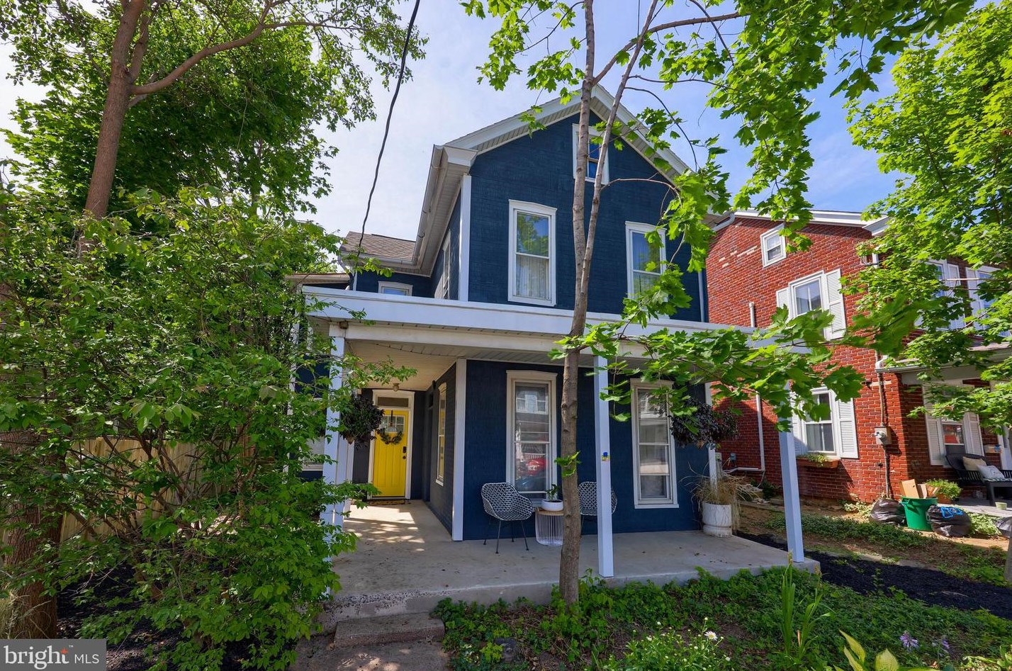 226 Duke St, Ephrata PA  17522-2030 exterior