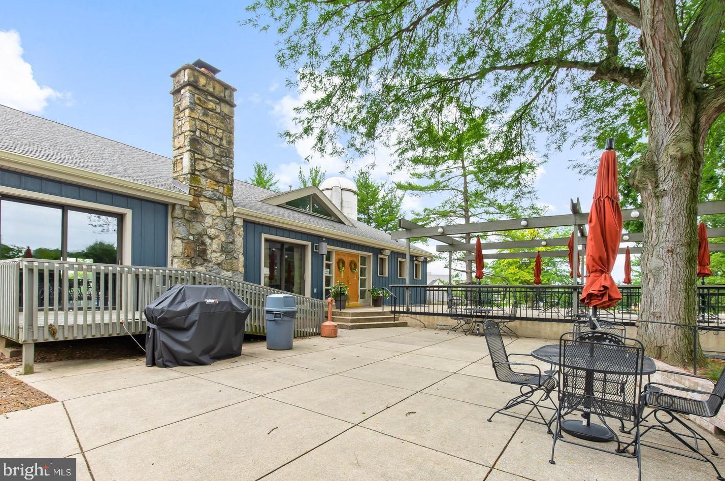 170 Valleybrook Dr, Lancaster PA  17601-4620 exterior