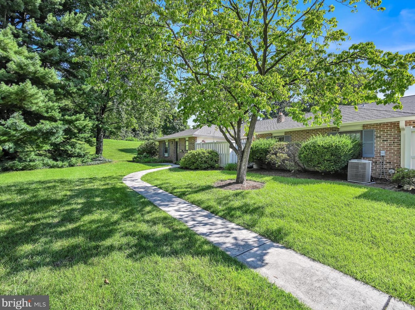 170 Valleybrook Dr, Lancaster, PA 17601-4619