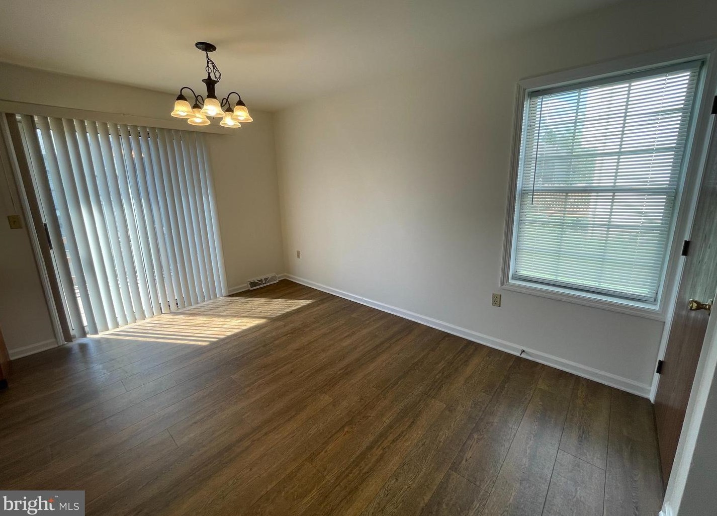 289 Greenland Dr, Lancaster PA  17602-3379 exterior