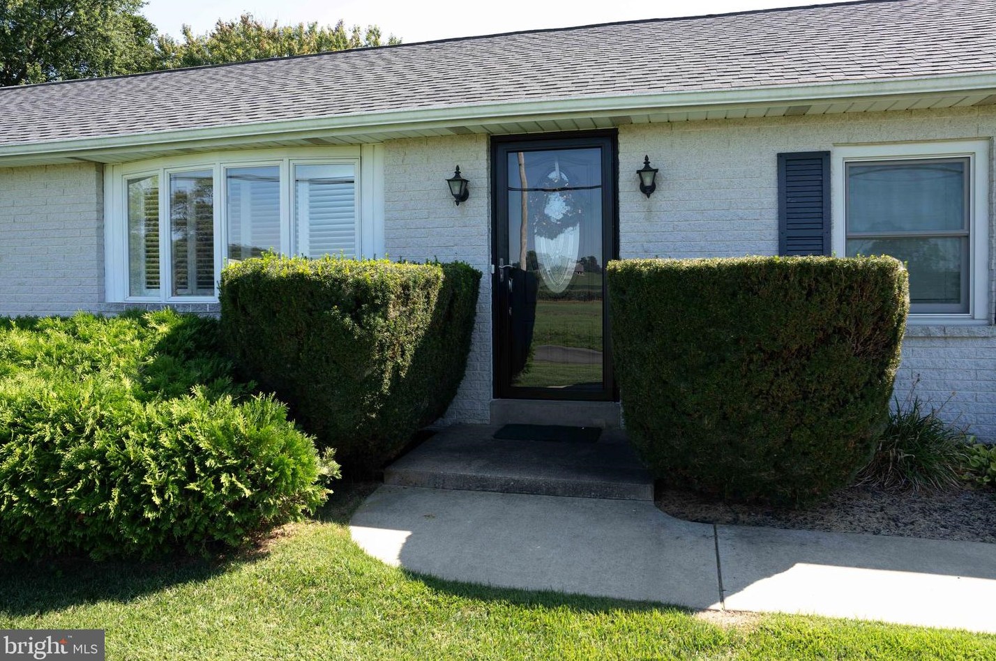 1 Saddler Dr, Bartville, PA 17509