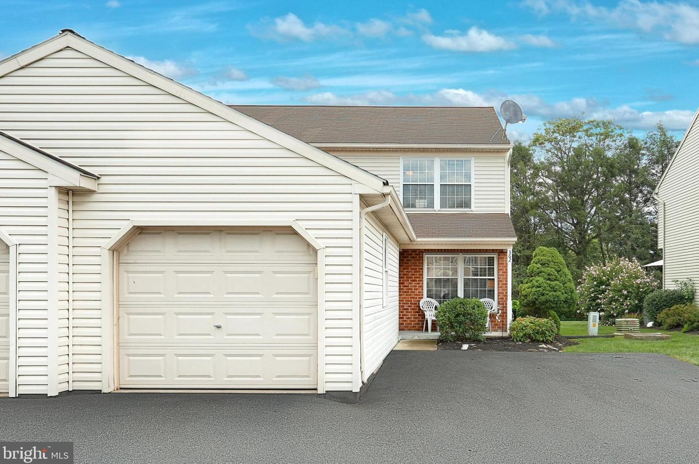 362 Deerfield Dr, Mount Joy, PA 17552