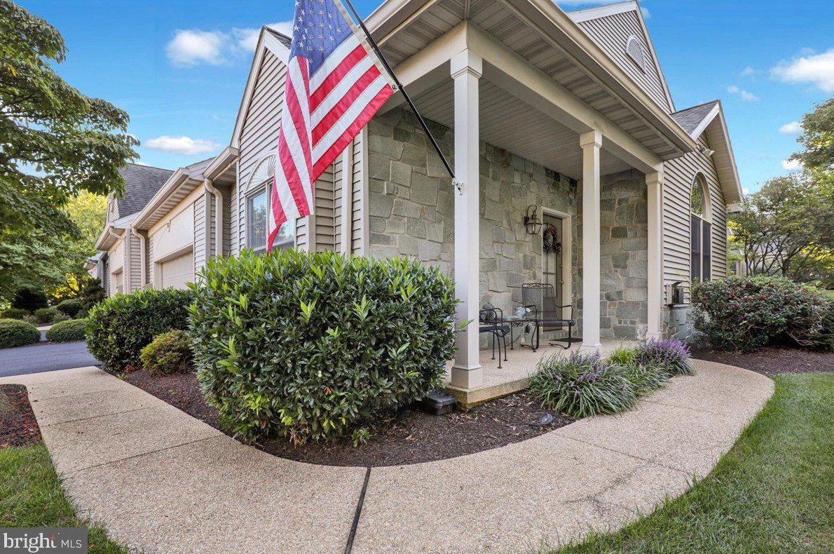 93 Deer Ford Dr, Lancaster, PA 17601-5608