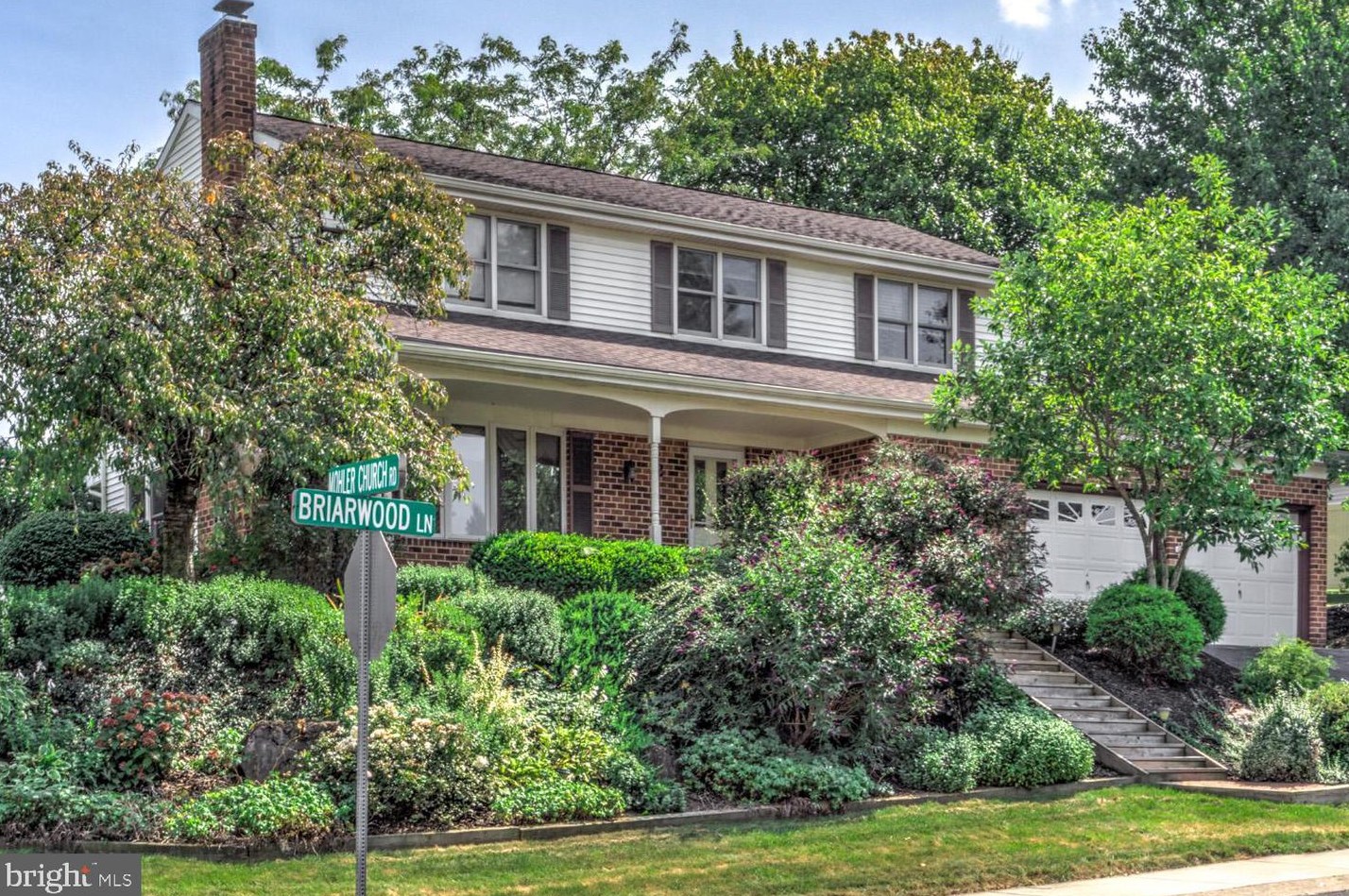 2 Briarwood Ln, Ephrata, PA 17522