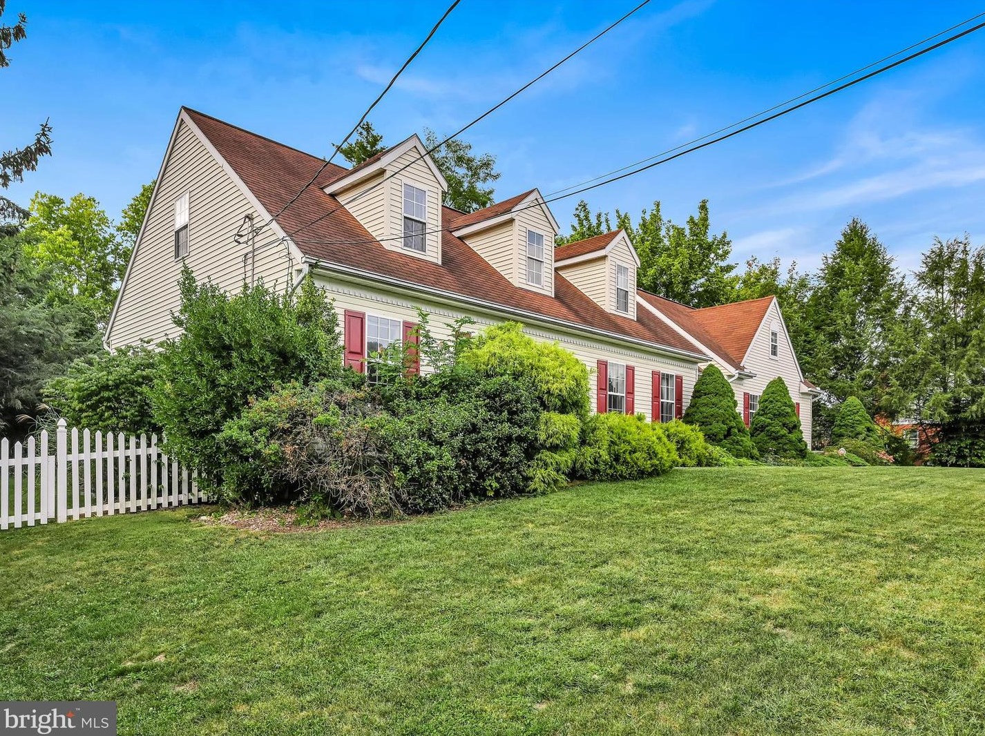 14 N Church St Sw, Ephrata, PA 17522