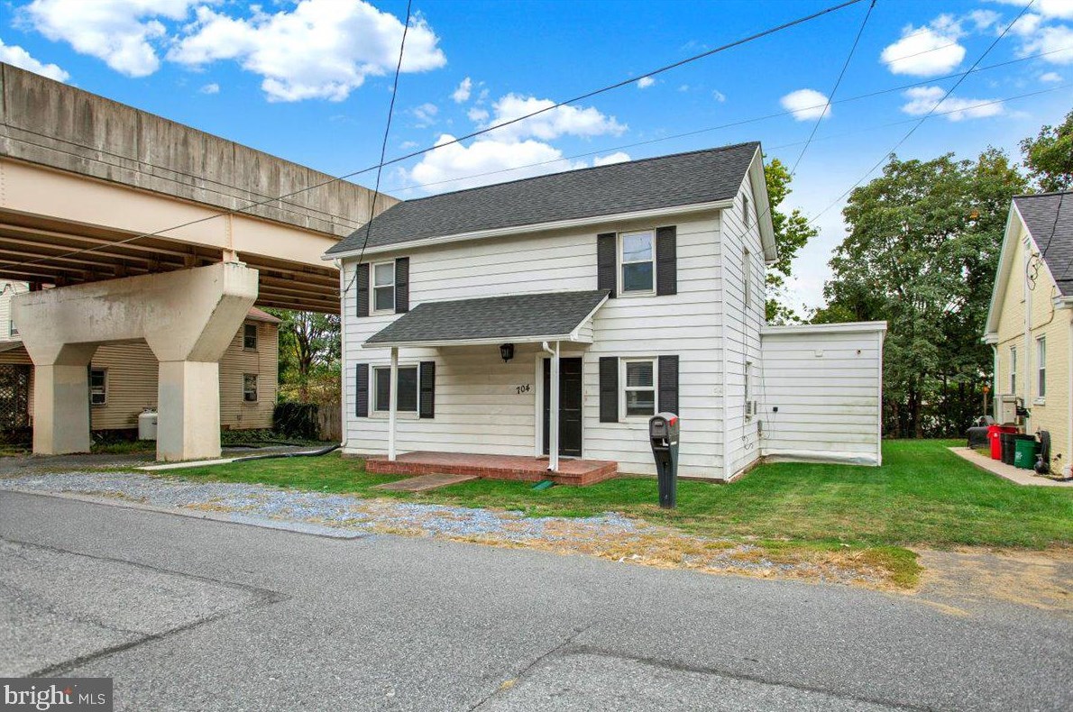 704 Square St, Mount Joy, PA 17552