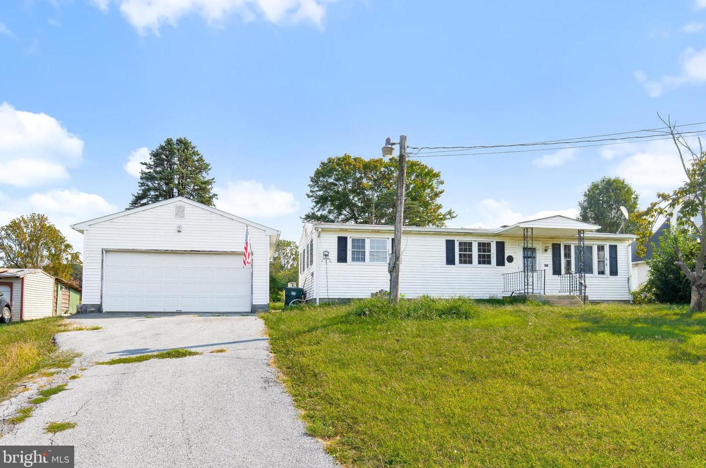 305 Hollow Rd, Scranton, PA 17560