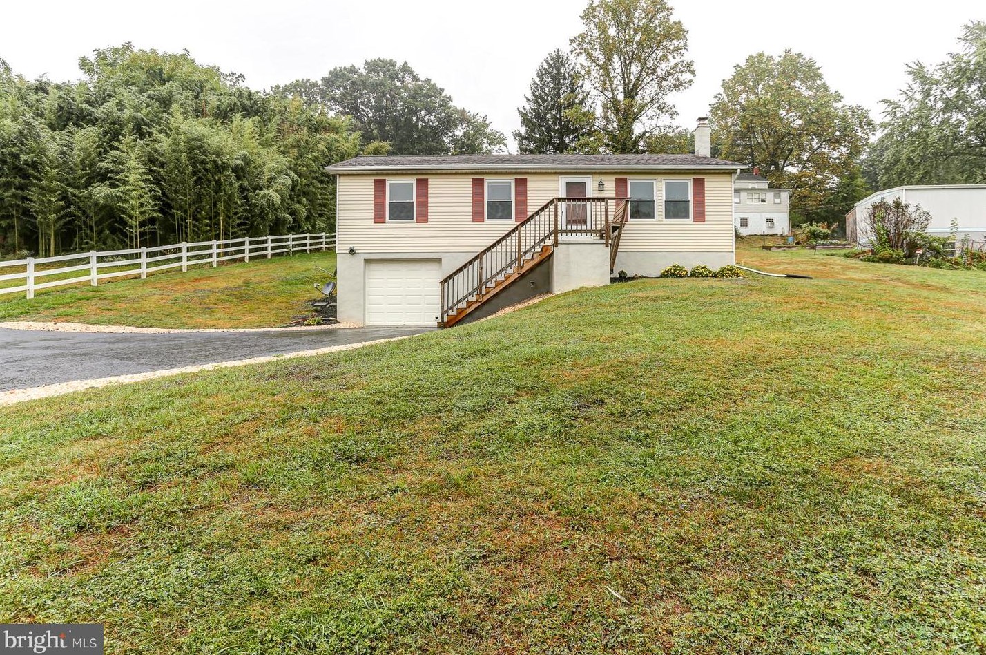 209 E Mohler Church Rd, Ephrata, PA 17522