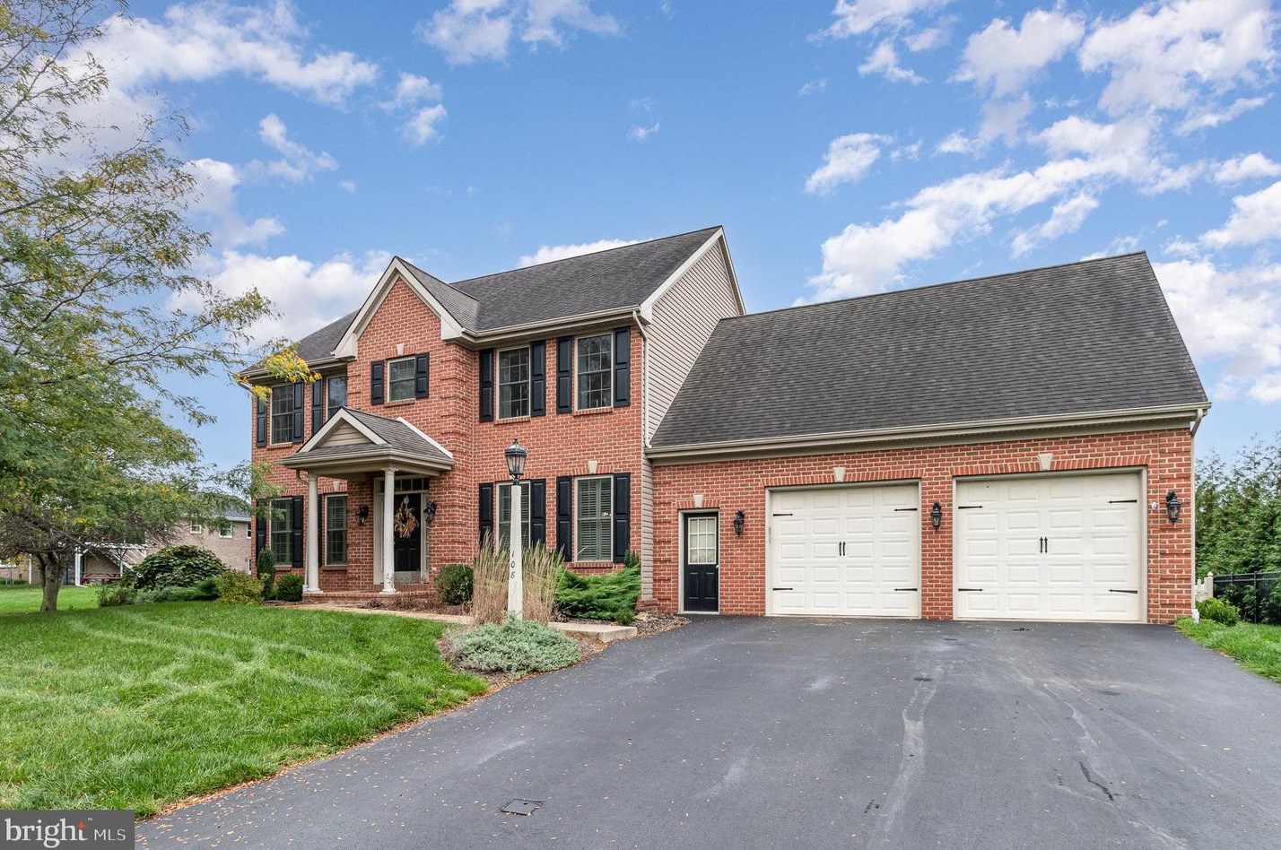108 Greenhedge Dr, Lancaster, PA 17603-7900