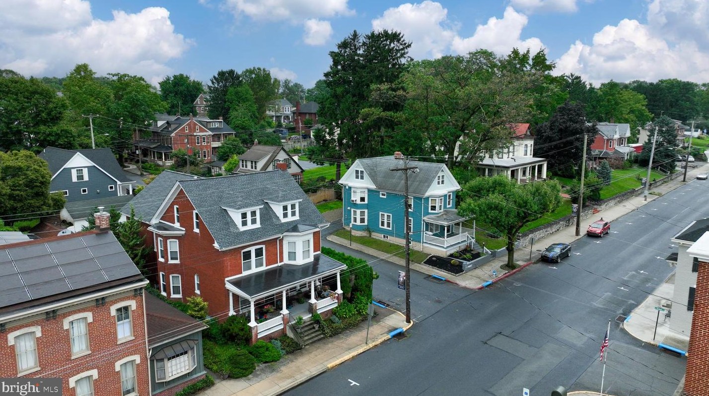 302 Market St, Marietta PA 17547-1605 exterior