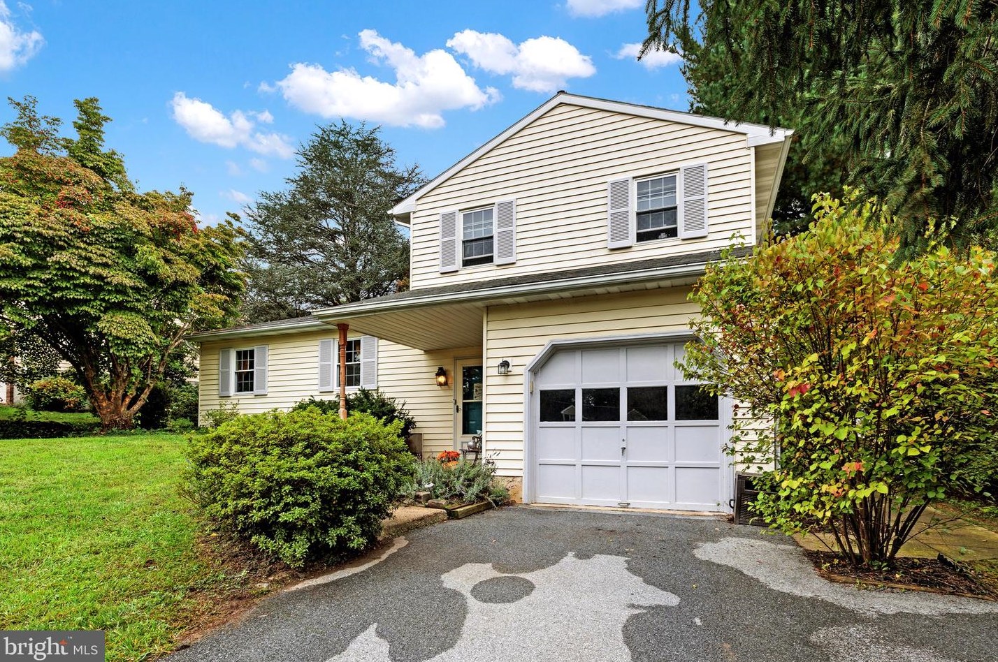 2523 Valley Dr, Lancaster, PA 17603-5964