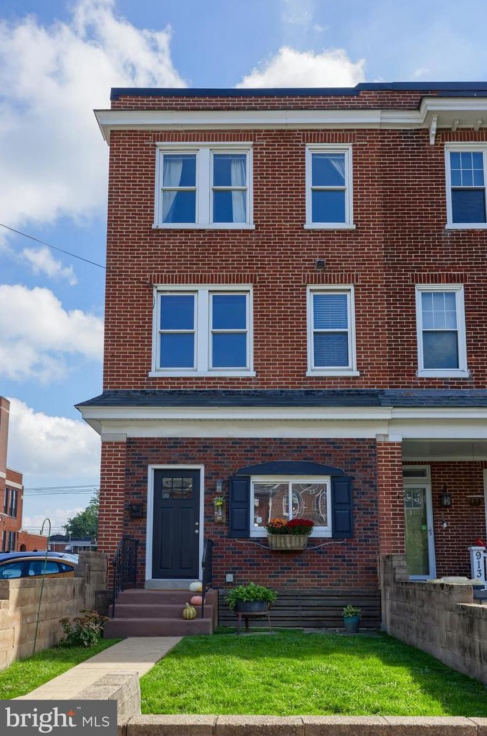 915 Duke St, Lancaster, PA 17602-1905
