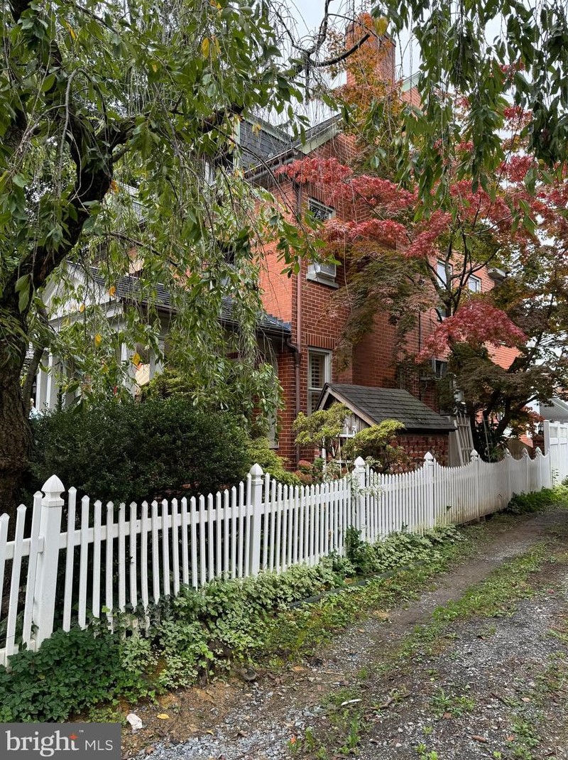 14 Race Ave, Lancaster, PA 17603-3133