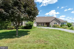 166 Huntingwood Dr, Lancaster, PA 17602 - Photo 2