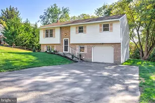 230 Hickory Dr, Lititz, PA 17543 - Photo 2