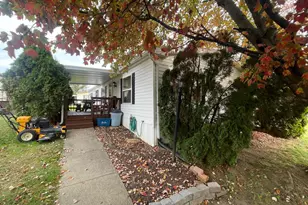 106 Longwood Ct E, Lancaster, PA 17603 - Photo 2