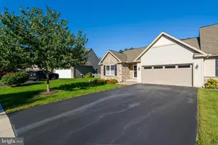 5179 Oak Leaf Dr, Mount Joy, PA 17552 - Photo 2