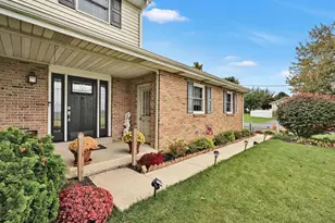 618 W 3rd Ave, Lititz, PA 17543 - Photo 2