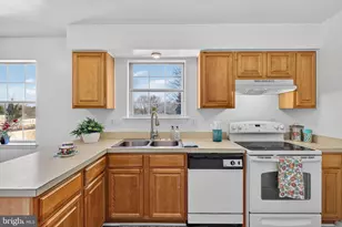 1077 Monticello Ln, Lancaster, PA 17603 - Photo 12