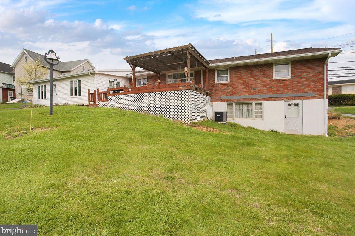 3720 Walnut St, Allentown, PA 18104-5810