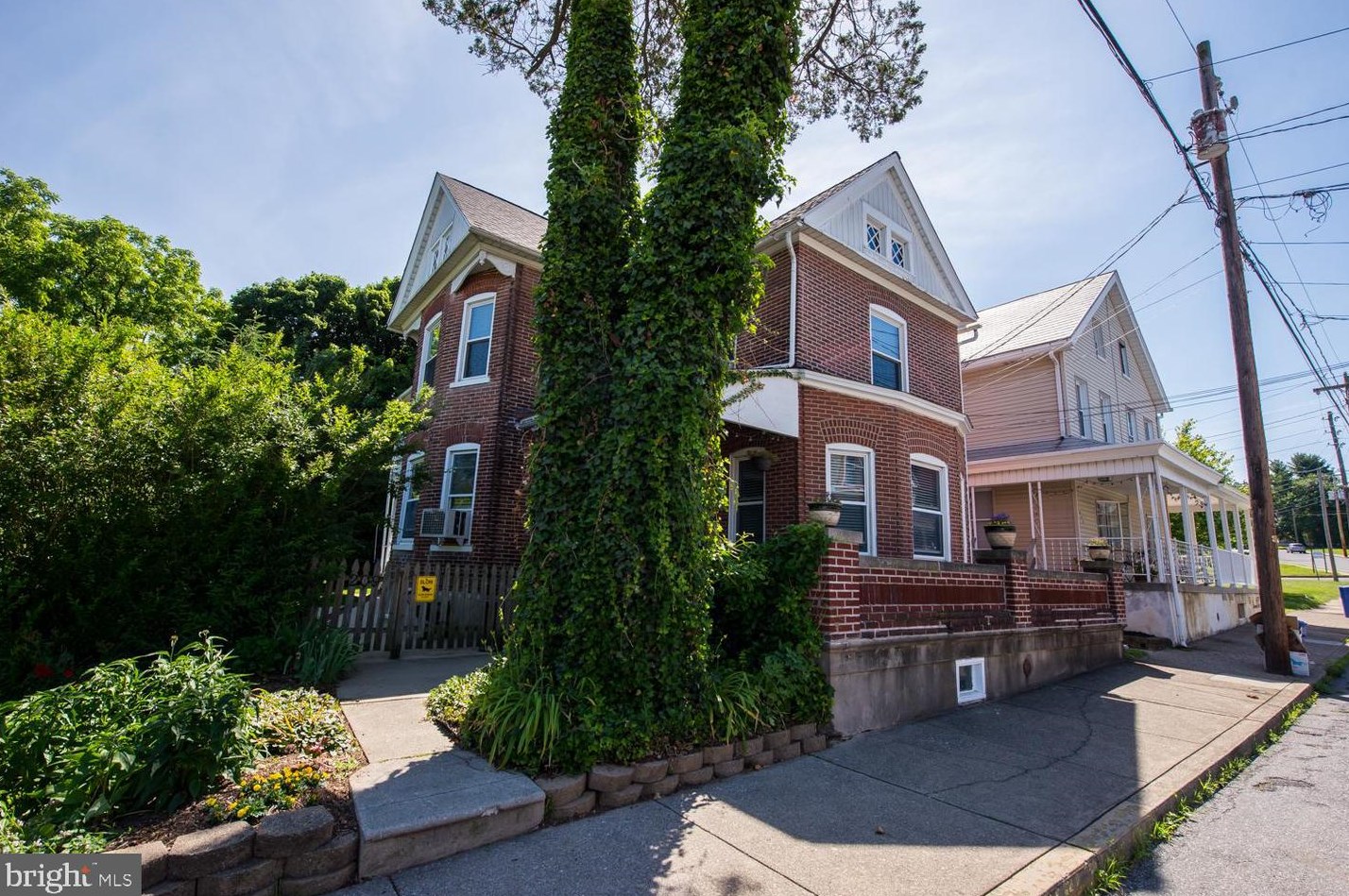 209 4th St, Emmaus, PA 18049-3805