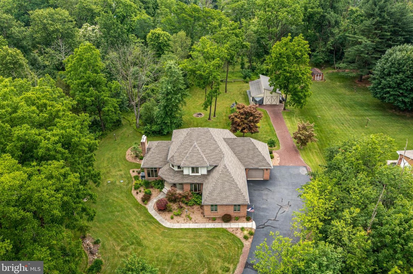 4460 Vera Cruz Rd, Center Valley, PA 18034-8625