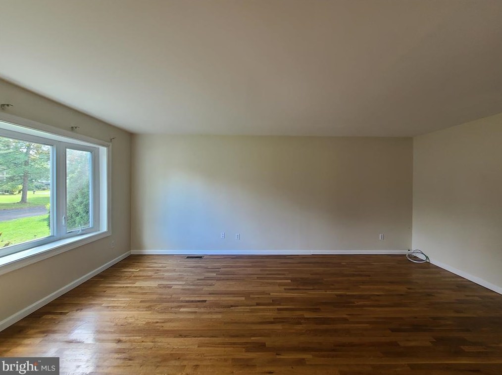 6137 Fugazzotto Dr, Allentown, PA 18104-9526