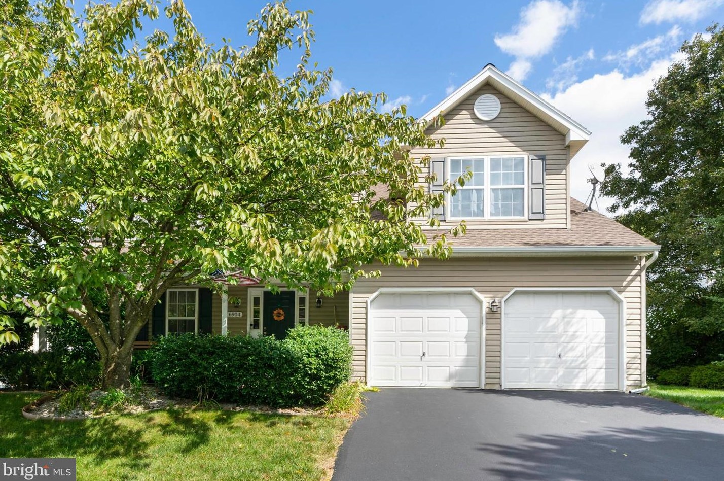 6904 Lincoln Dr, Macungie, PA 18062
