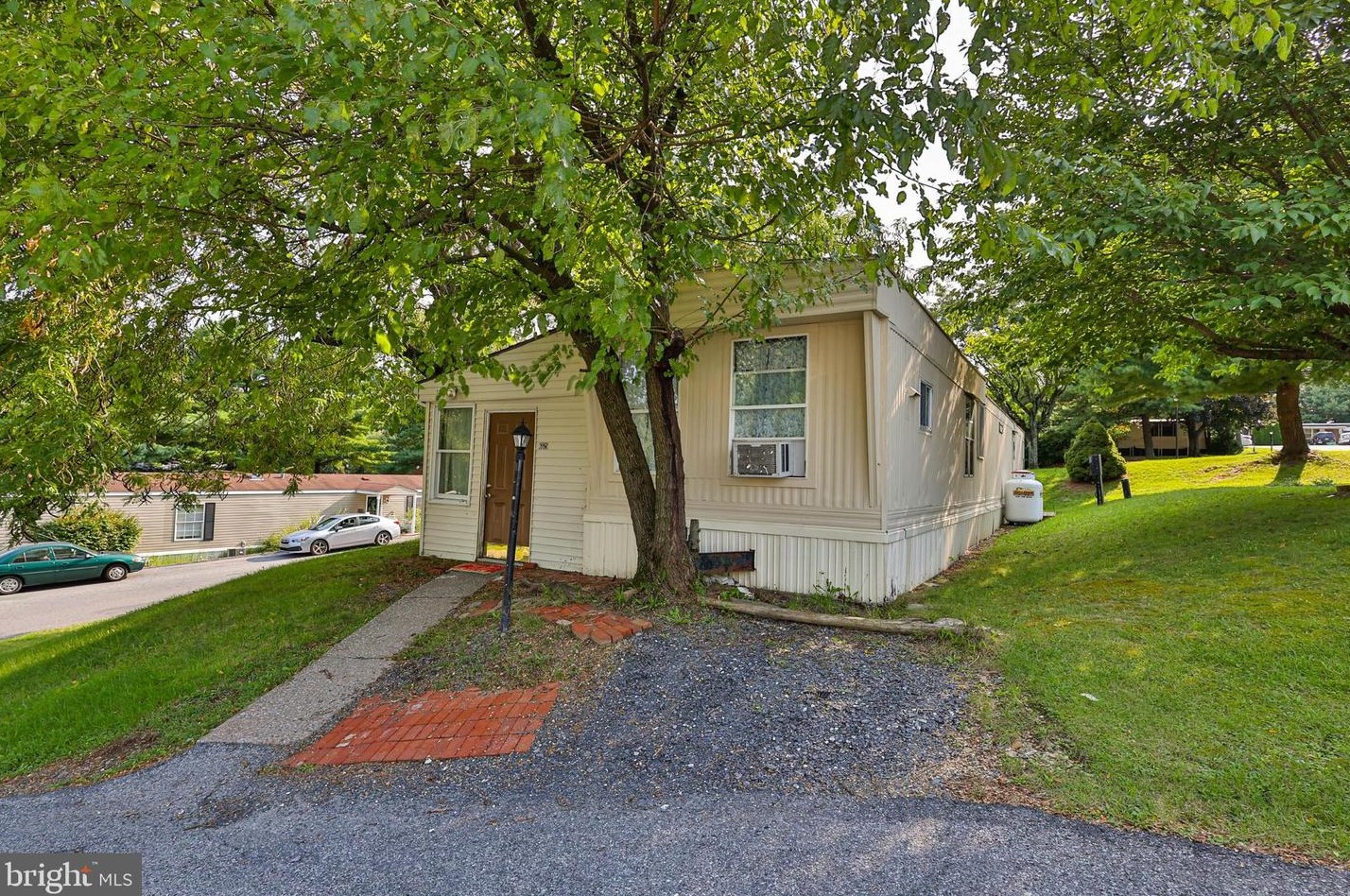 6129 Telford Ct, Slatington, PA 18080