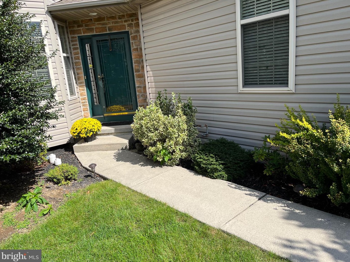 3008 Village Dr, Center Valley, PA 18034-8445
