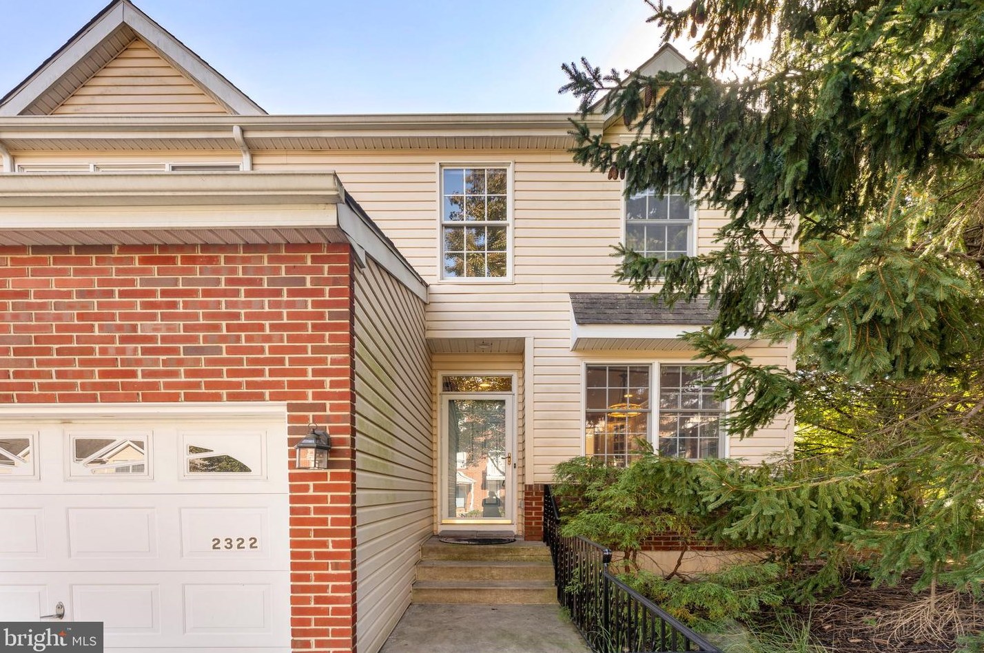2322 Fox Meadow Dr, Allentown, PA 18104-6671