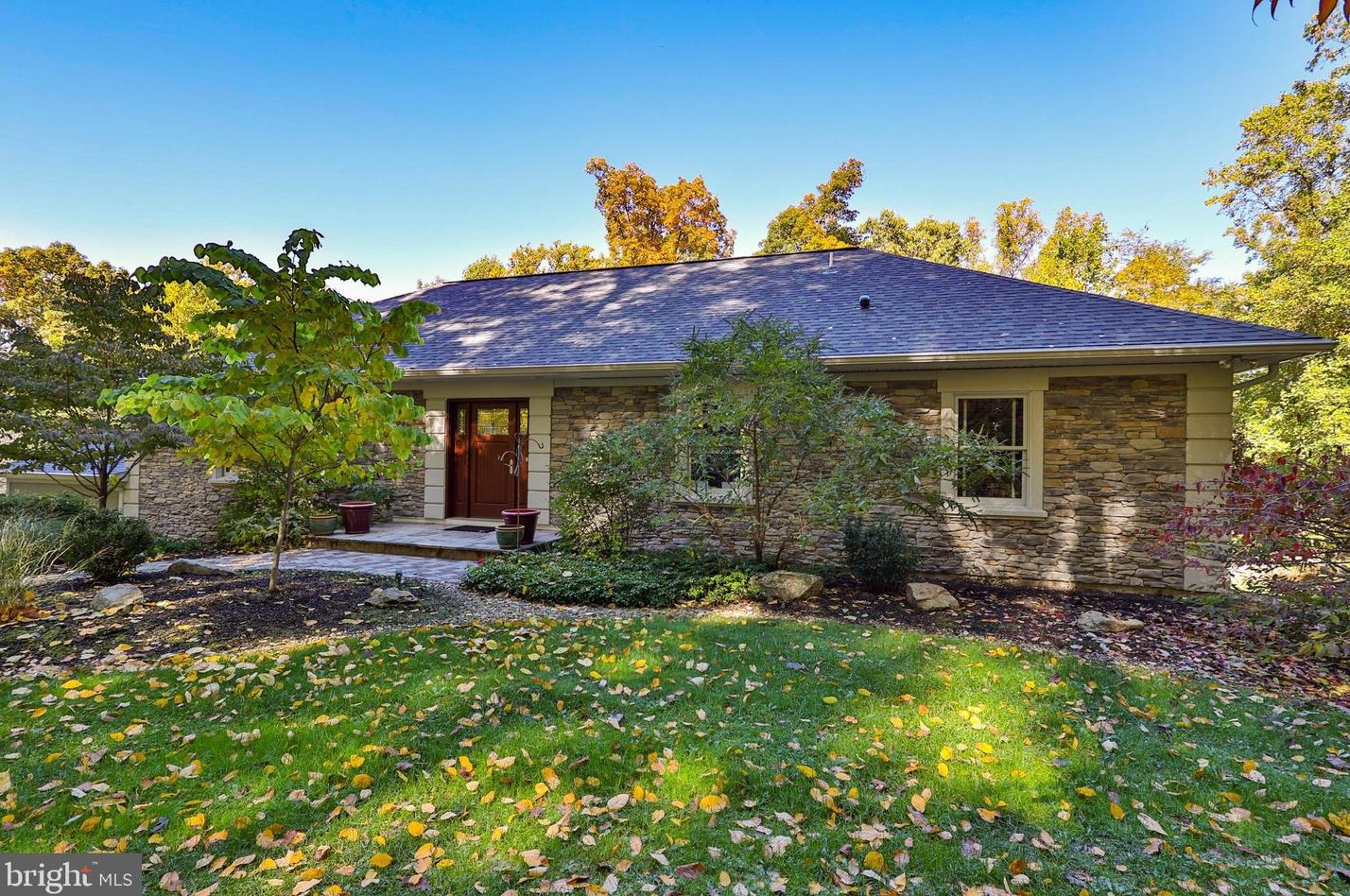 5877 Limeport Rd, Emmaus, PA 18049