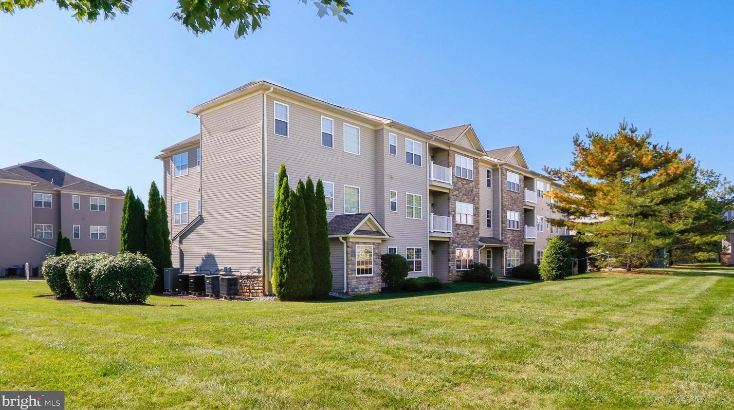 6715 Pioneer Dr, Macungie, PA 18062