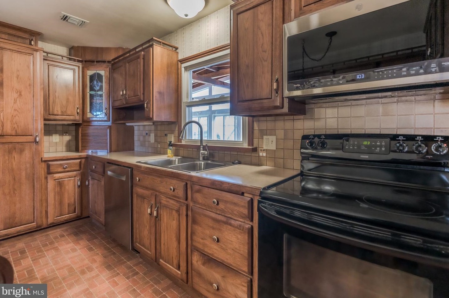 1620 Wood St, Emmaus PA  18049-3322 exterior