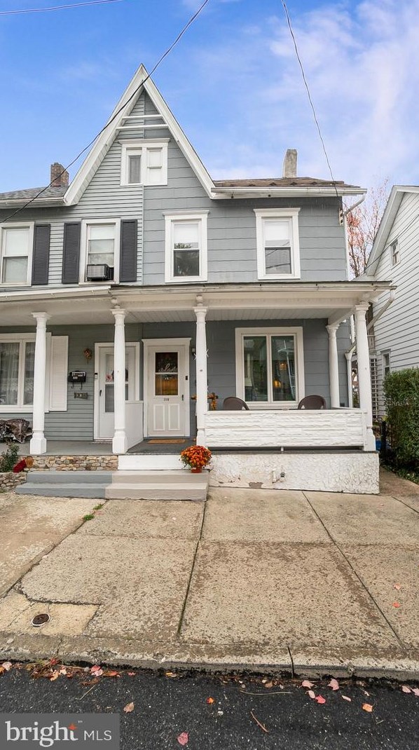 318 First St, Slatington, PA 18080