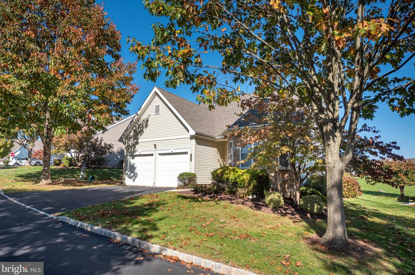 5117 Valley Stream Ln, Macungie, PA 18062-8896