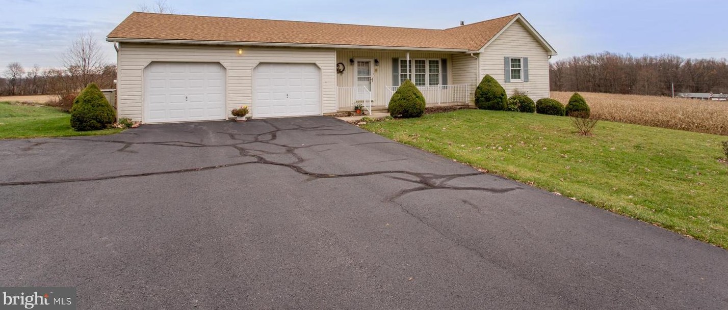 4144 Zionsville Rd, Zionsville, PA 18092-2840