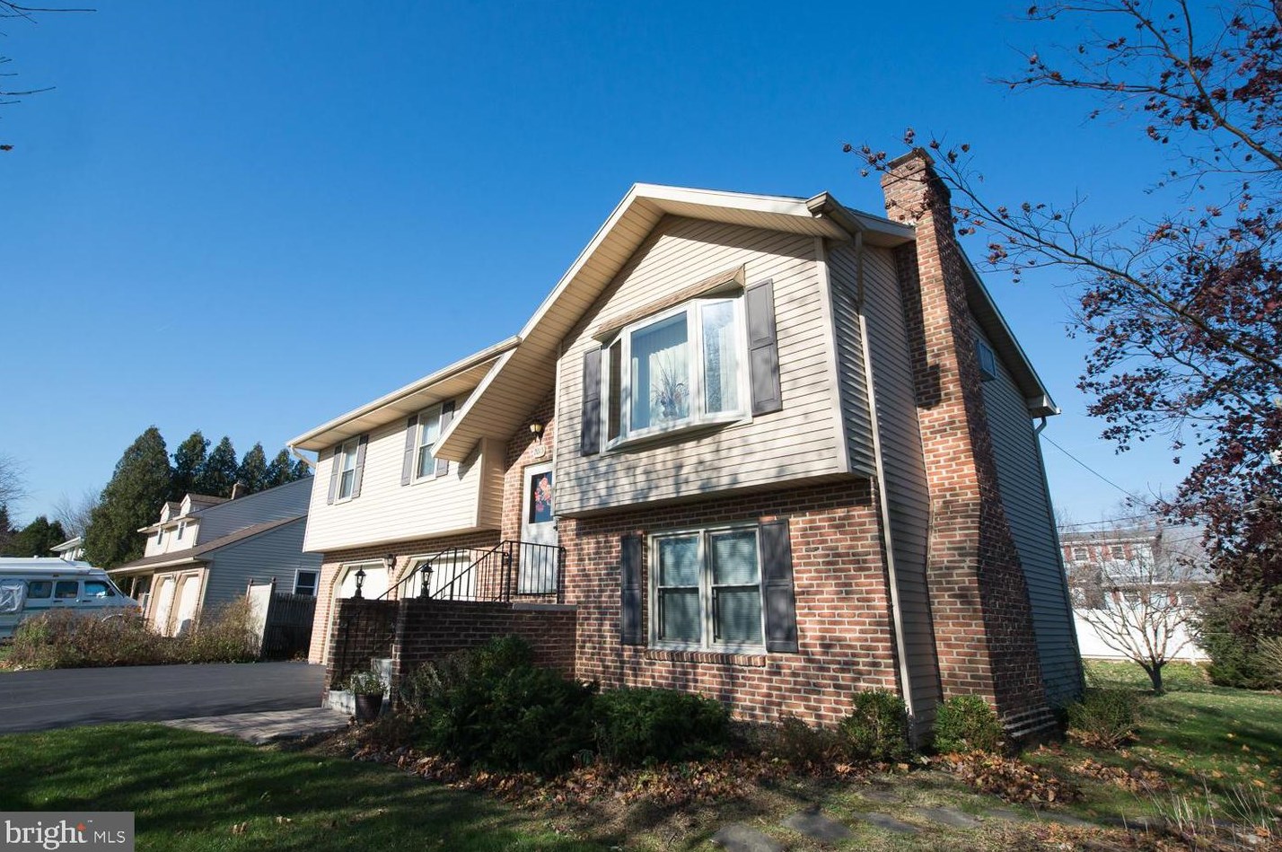 2015 Sunrise Dr, Allentown, PA 18104-1411