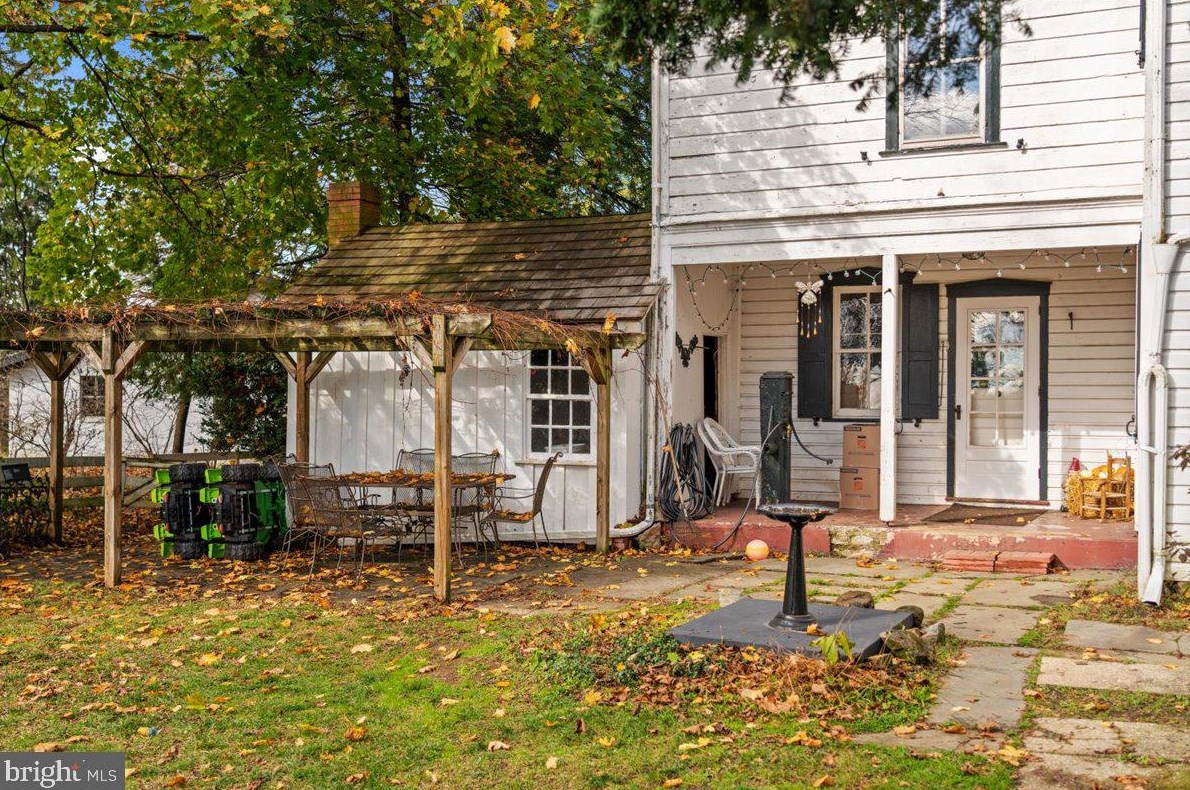 5546 Chestnut St, Emmaus, PA 18049-5003