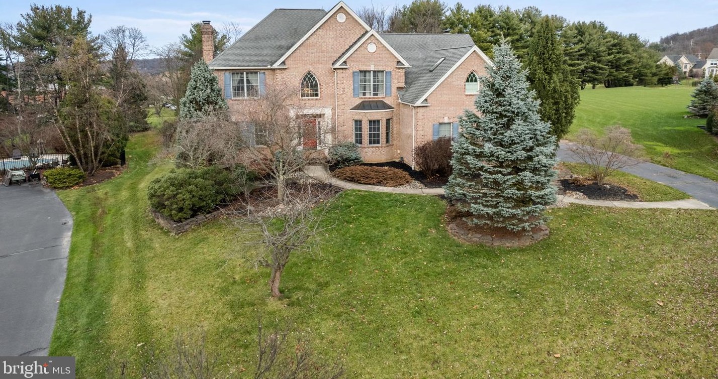 2951 Kristin Ct, Center Valley, PA 18034