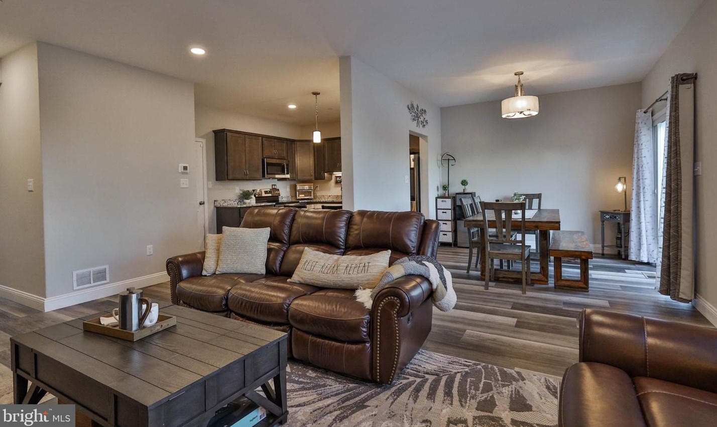 1279 Tilghman St, Emmaus PA  18049-3530 exterior