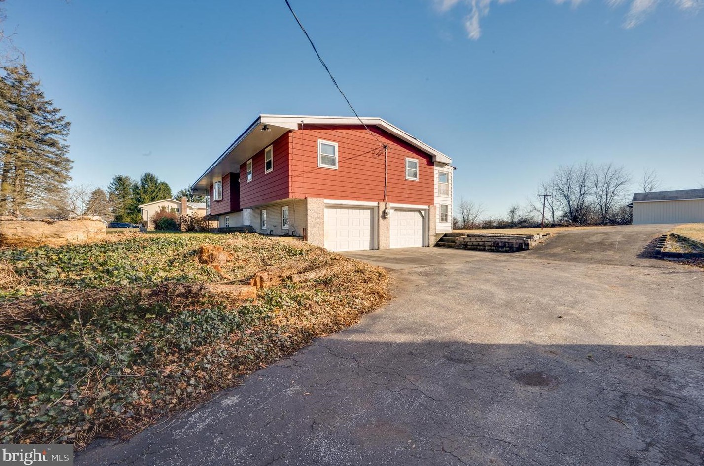 1742 Clearview Rd, Ironton, PA 18037