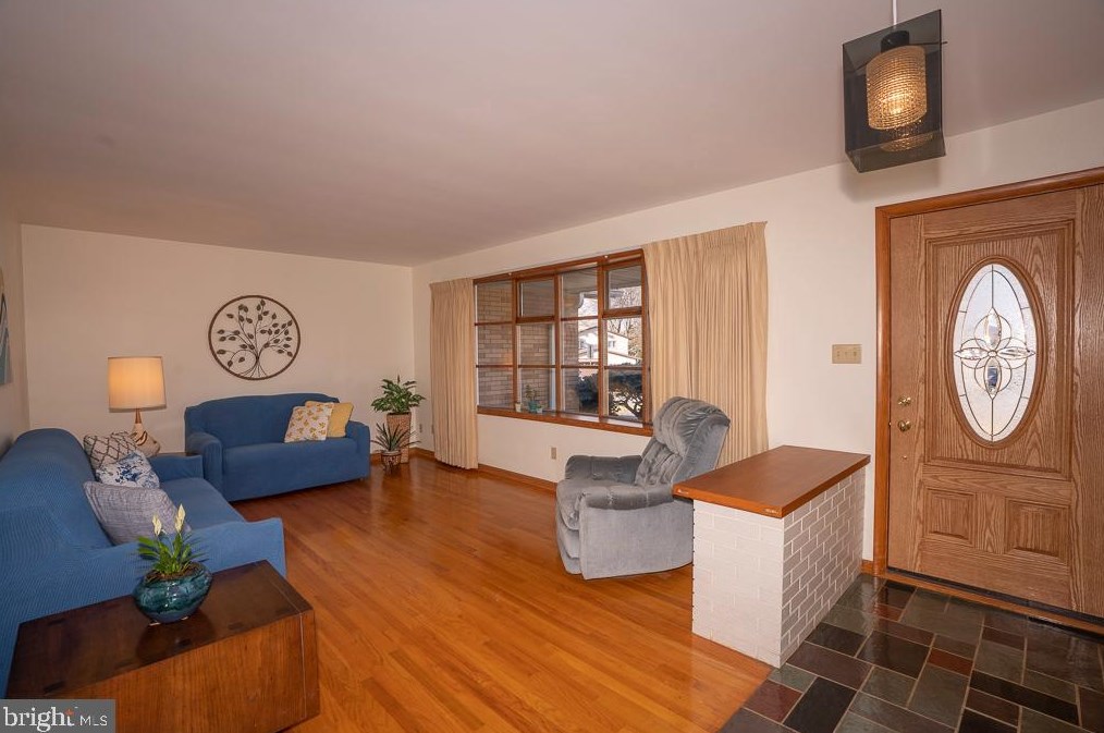 4242 Windsor Pl, Center Valley, PA 18034-9616